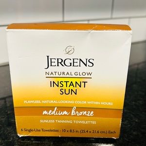 Jergens Instant Glow towelettes